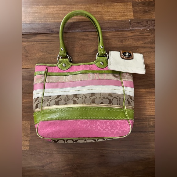 Coach hand bag with wallet - Picture 1 of 5